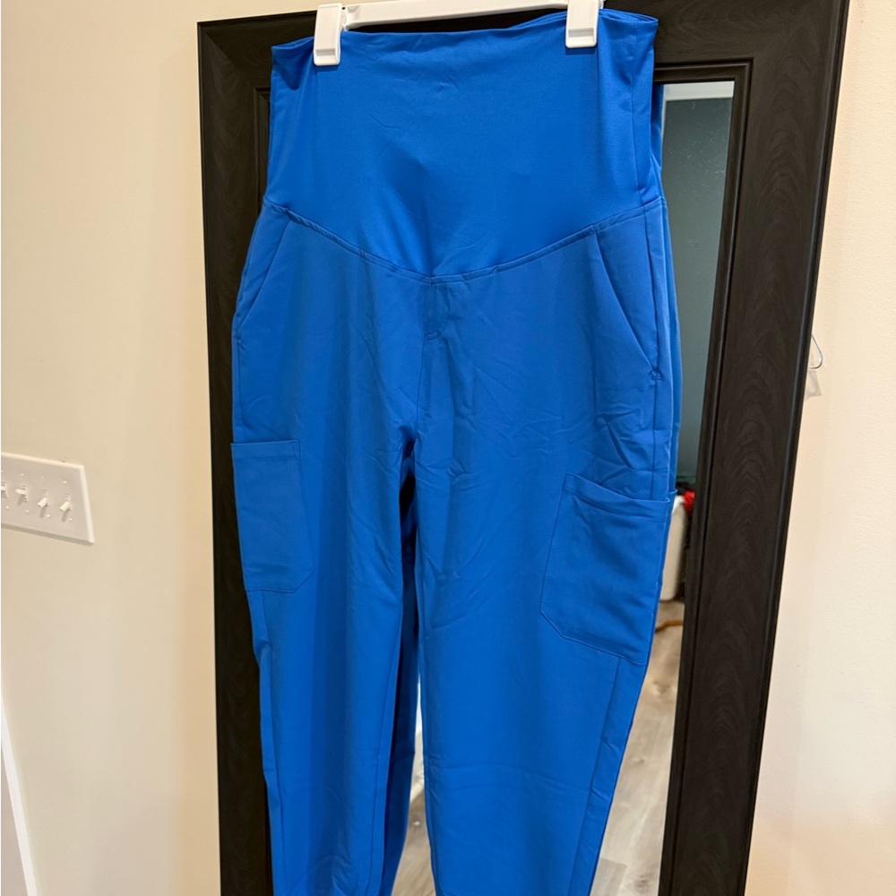 Women’s maternity scrub joggers